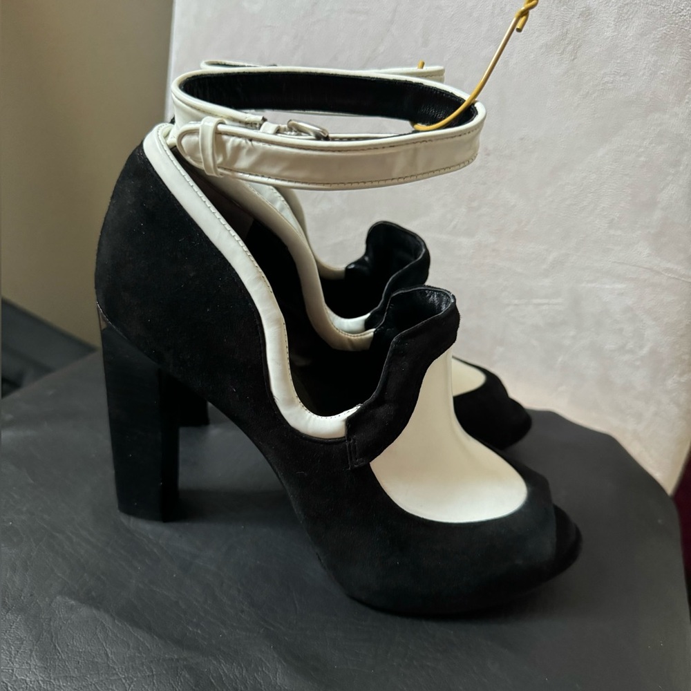Rachel Roy leather & suede heels - Picture 2 of 9